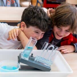Animations scientifiques en écoles maternelles et primaires sur le thème "Les vases communicants"