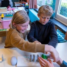 Animations scientifiques en écoles maternelles et primaires sur le thème "L'oreille, une mécanique bien huilée"