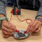Animations scolaires électricité pour enfants : Les électrons se bousculent 14