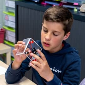 Animations scientifiques en écoles maternelles et primaires sur le thème "Les électrons se bousculent"