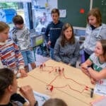 Animations scolaires électricité pour enfants : Les électrons se bousculent 2