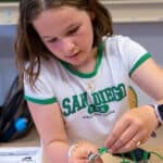 Animations scolaires électricité pour enfants : Les électrons se bousculent 8
