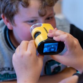 Animations scientifiques en écoles maternelles et primaires sur le thème "Chercheur en laboratoire"