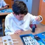 Animations scolaires : Chercheur en laboratoire 9