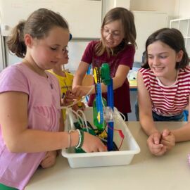 Stages de vacances pour enfants de 8 à 12 ans ayant pour thème 'Chercheur de l'impossible'