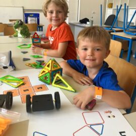 Stages de vacances pour enfants de 4 à 5 ans ayant pour thème 'Mini découvreurs'
