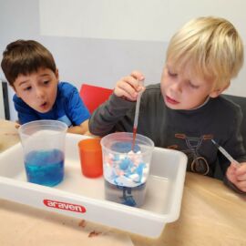 Stages de vacances pour enfants de 4 à 5 ans ayant pour thème 'Mini découvreurs'