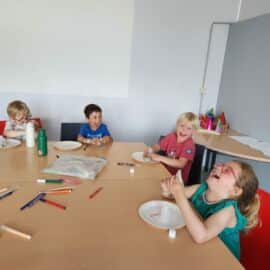 Stages de vacances pour enfants de 4 à 5 ans ayant pour thème 'Mini savants'
